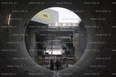 Zakonczona pierwsza nitka tunelu pod Wisla zostala...
