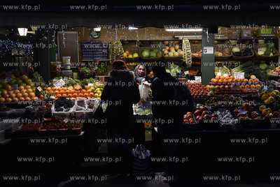 Świąteczne zakupy na Hali Targowej w Gdańsku. Zewnętrzne...