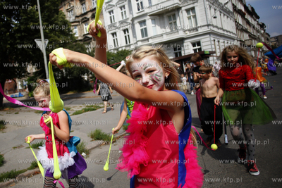 Gdansk. Festiwal Szekspirowski. Dziecieca parada festiwalowa...