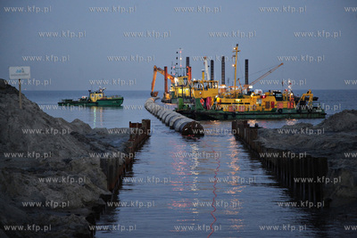 Sopot. Zatapianie 400 metrowej rury, ktora posluzy...
