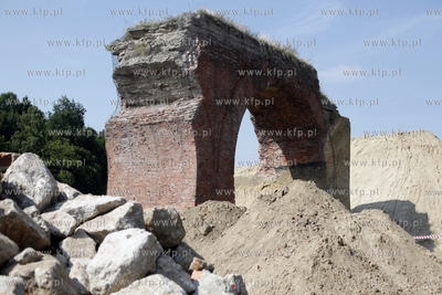 Wyburzanie wiaduktu w Dolnym Migowie pod budowe linii...
