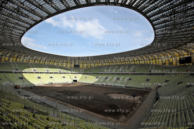 Wymiana murawy na stadionie pilkarskim PGE Arena w...