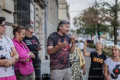 Manifestacja pod hasłem "Bo nie sprzedaje się praworządności"...