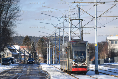 Złoty tramwaj d wag n8c reklamujący Muzeum Narodowe...