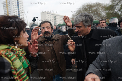 Berlin. Demonstracja grup lewicowych i antyfaszystow...