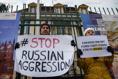 Gdańsk. Manifestacja pod Konsulatem Generalnm Republiki...
