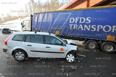 Karambol na trojmiejskiej obwodnicy na wysokosci zjazdu...