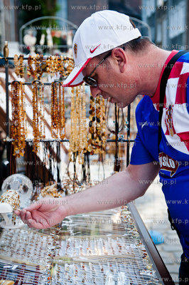 Gdansk. Ulica Mariacka. Chorwaccy kibice przed meczem...