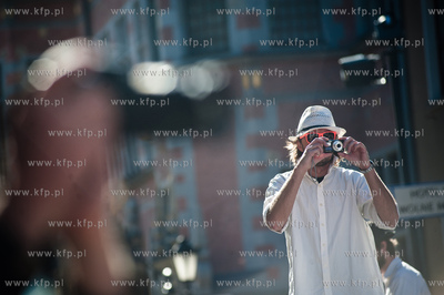 Gdansk. Ulica Tkacka. Parada z udzialem bebniarzy,...