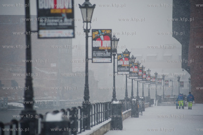 Gdansk. Nabrzeze Motlawy. Zima i obfite opady sniegu...