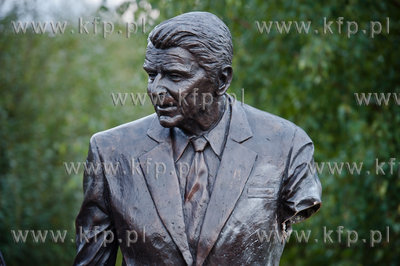 Gdansk. Park Regana. Zdewastowany pomnik Ronalda Reagana,...
