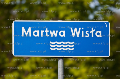 Gdansk. Sobieszewo. Odremontowany most pontonowy. 06.05.2014...