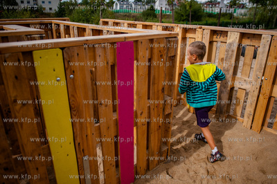 Gdansk. Ujescisko. Nowo powstaly Ekologiczny plac zabaw...