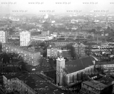 Widok z dachu budowanego na ul Heweliusza wiezowca...