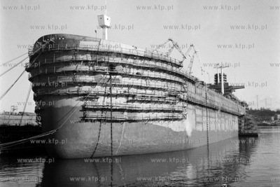 Budowa pierwszego 105-tysiecznika Marszalek Budionnyj...