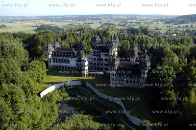 Budowa prywatnego zamku w Lapalicach na Kaszubach....