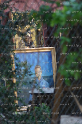 Zabytki wyniesione z plonacego kosciola sw Katarzyny.
22.05.2006
Fot....