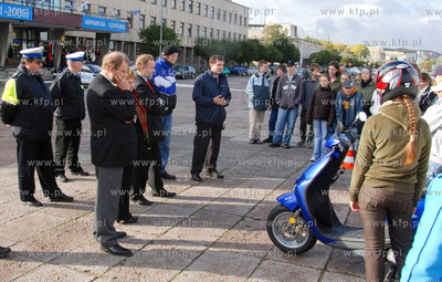 Gimnazjum nauki jazdy na skuterach rozpoczelo zajecia...