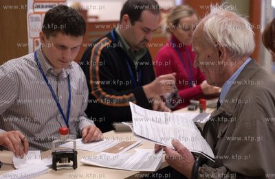 Gdansk. Pierwszy Urzad Skarbowy. Ostatni dzien skladania...