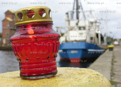  Wszytkich Swietych w porcie w Ustce. Nz. symboliczny...