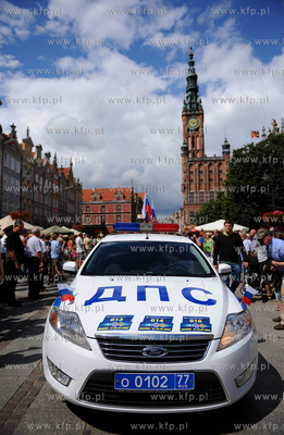 Gdansk. Dlugi Targ. Parada ucyestnikow 63 Miedzynarodowego...