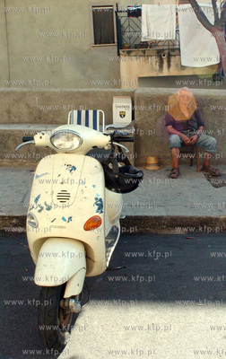 Italia pd. skuter Vespa legenda motoryzacji wloskiej....
