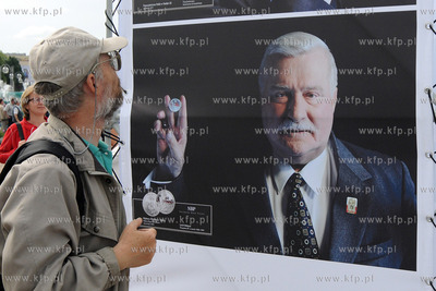 Gdynia. Skwer Kosciuszki. Wymiana zwyklych dwuzlotowek...