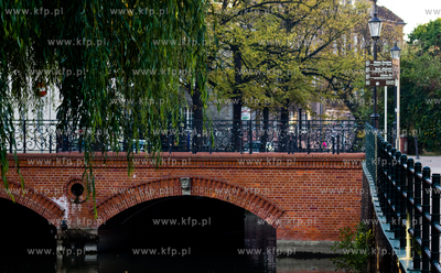 Gdansk, ul. Korzenna. Most Milosci, czyli most z klodkami...