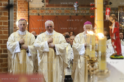 W Bazylice katedralnej w Pelplinie świecenia biskupie...