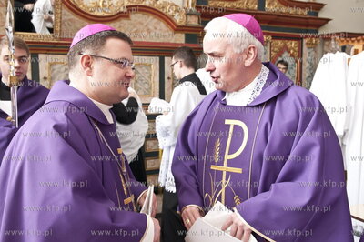 Bazylika katedralna w Pelplinie. Uroczystości pogrzebowe...