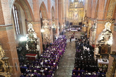 Bazylika katedralna w Pelplinie. Uroczystości pogrzebowe...