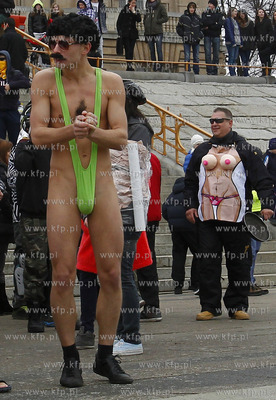 Przed Muzeum Narodowym w Szczecinie, na Wałach Chrobrego...