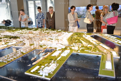 W Śródmieściu Gdyni został otwarty InfoBox, nietypowa...