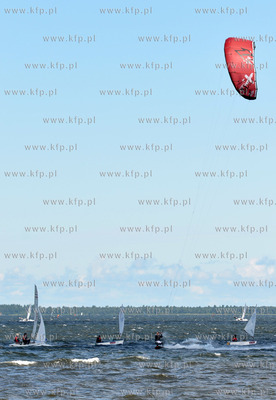 Wakacje w Pucku. Kitesurfing 20.07.2013 fot. Andrzej...