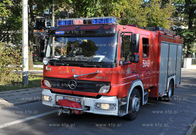 Sopot. Ulica Haffnera/Sepia. Paralotniarz wyladowal...
