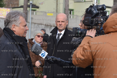 Rodzina, przyjaciele, znajomi, wspolpracownicy - setki...