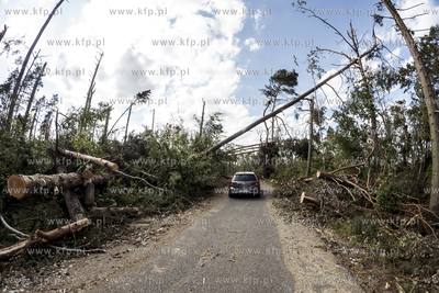 Skutki nawałnicy, która z piątku na sobotę przeszła...