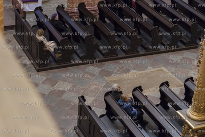 Pierwsza niedzielna msza swieta w Bazylice Katedralnej...