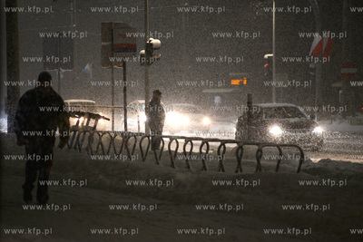 Gdynie nawiedzily intensywne opady sniegu wymagajace...