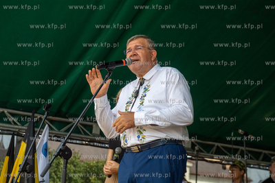 Dzień Flagi Kaszubskiej w Kartuzach. Nz. burmistrz...