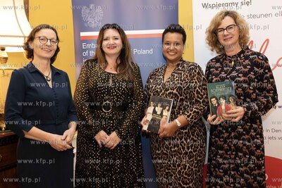 Spotkanie autorskie z Sylwią Zientek w Ambasadzie...