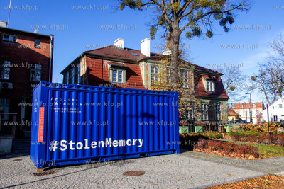 Wystawa #StolenMemory zrealizowana przez Arolsen Archives...