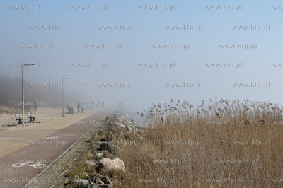 Mgła na molo w Juracie.27.03.2025 fot. Anna Bobrowska...