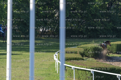Sopot Wyścigi. Hipodrom. Konkurs kapeluszy i wyścigi...