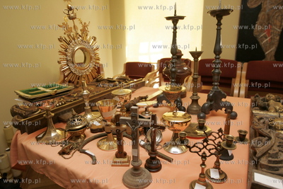 Uratowane zabytki ze spalonego kosciola sw. Katarzyny...