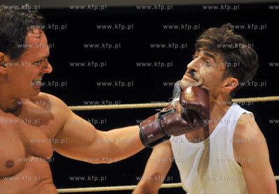 Spektakl Charlie Bokserem w rezyserii Piotra Cieplaka...