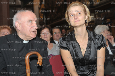 Promocja ksiazki Danuta Walesa marzenia i tajemnice....