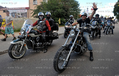 Dozynki w Luzienie na Kaszubach. Dozynkowy korowod...