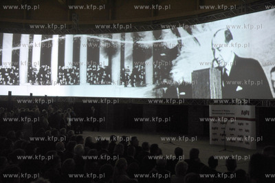 Gdansk. Byly zbiornik gazowy na terenie Polskiej Spolki...