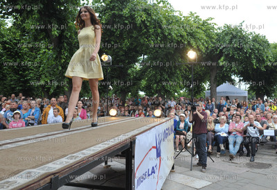 Ogolnopolskie wybory Bursztynowej Miss Lata w Sopocie....